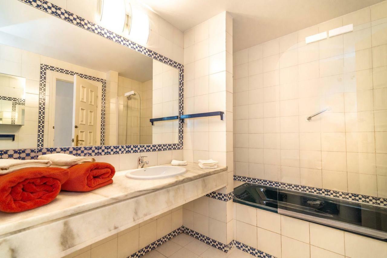 Well-Located 3Bdr Apartment In ฟูเอนฮิโรลา ภายนอก รูปภาพ